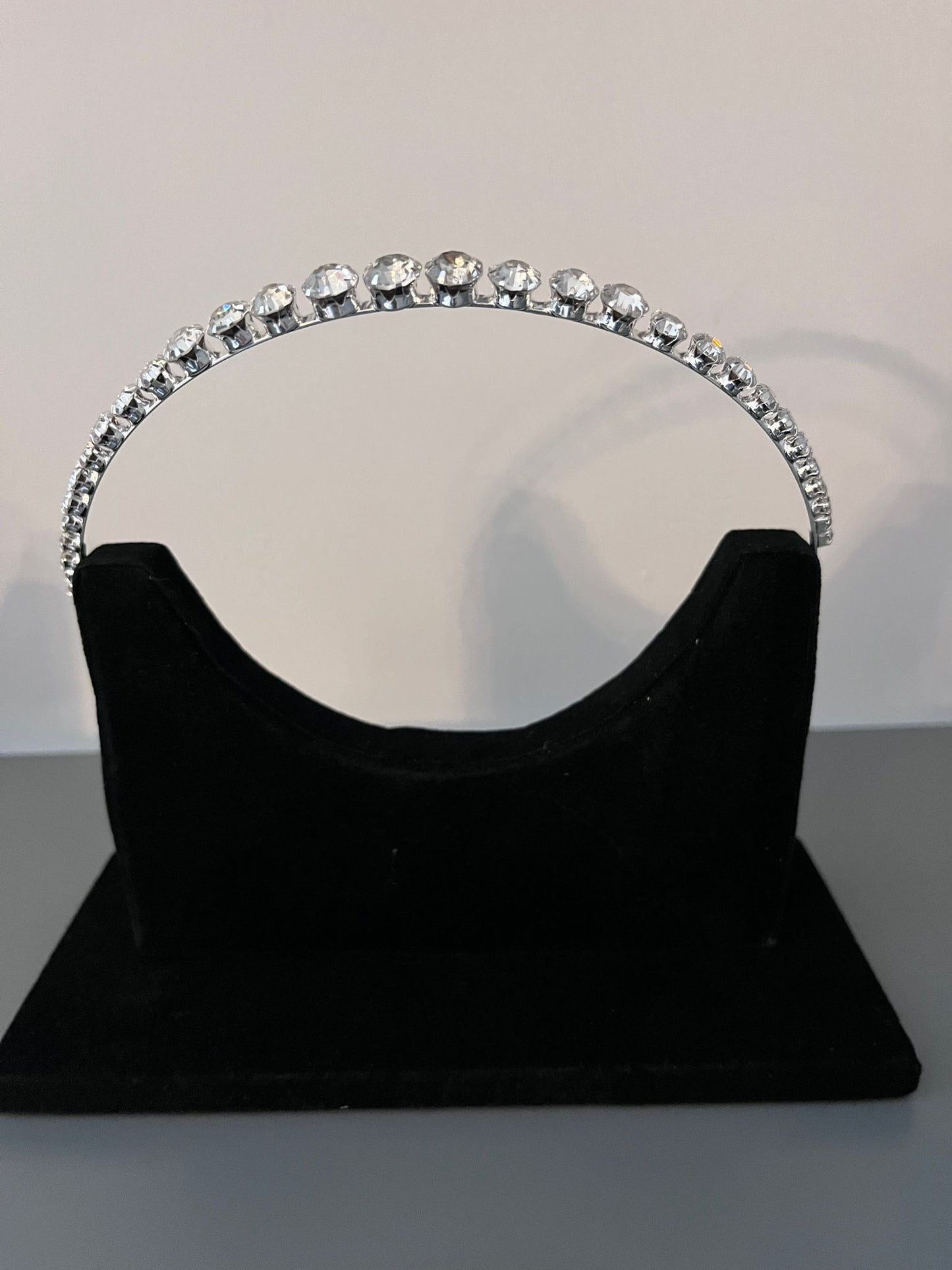 Single Row Graduated Rhinestone Head Band