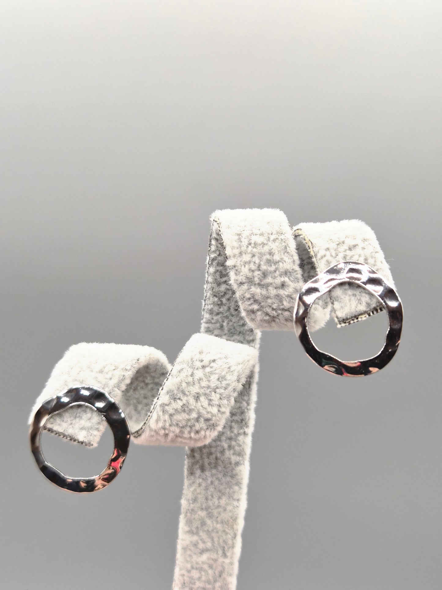 Hammered Circle Design Stud Earrings
