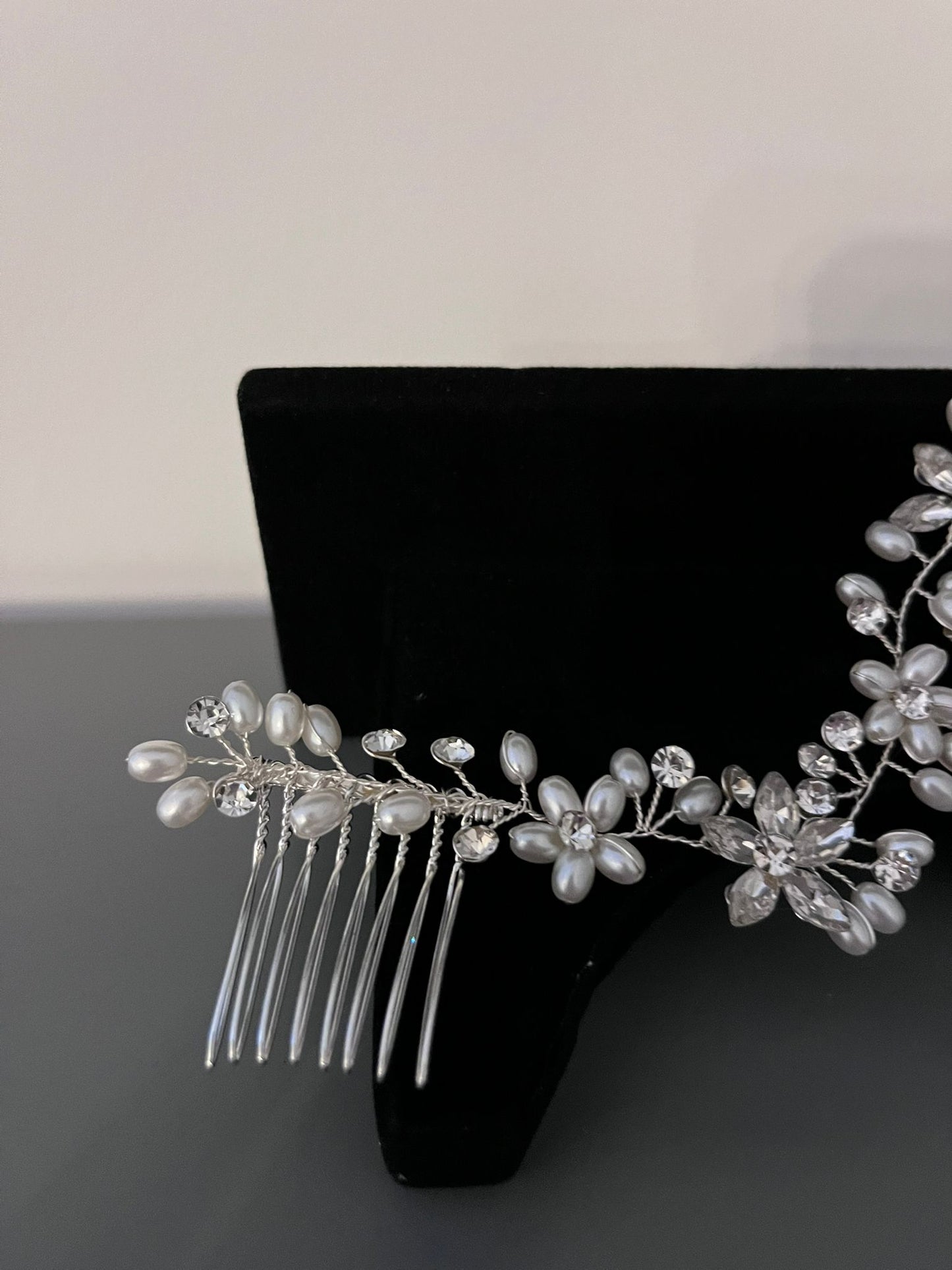 Floral Pin in Double Comb Marquise & Round Rhinestone & Pearl Set Hair Vine