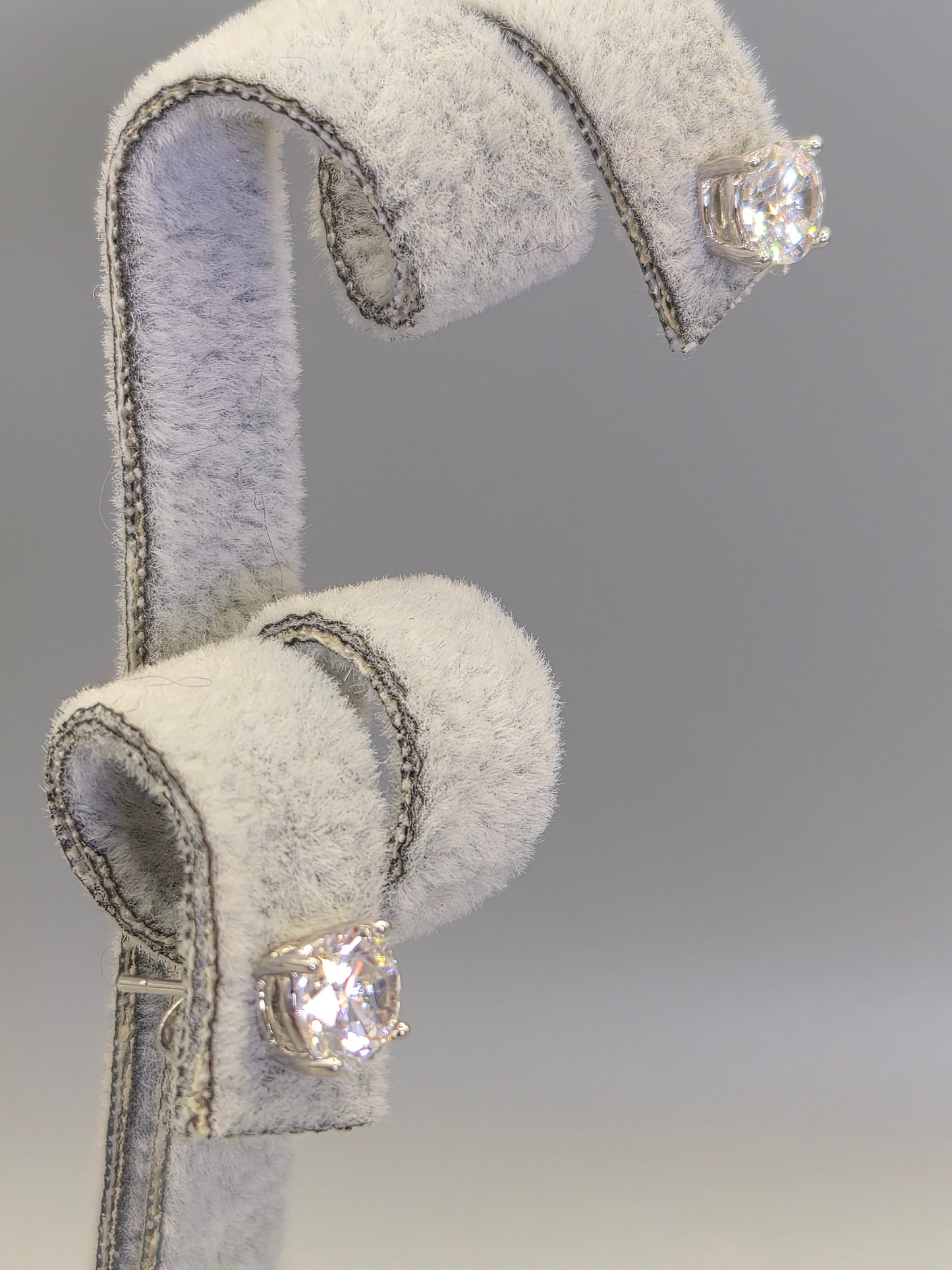 Round Brilliant Cut Cubic Zironia Stud Earrings