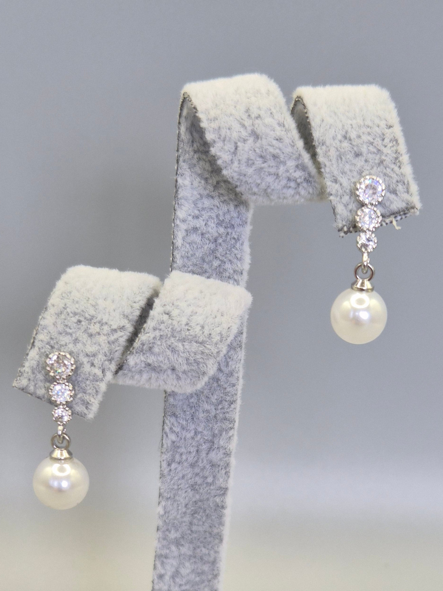 Round Brilliant Cut Cubic Zirconia & Pearl Drop Earrings