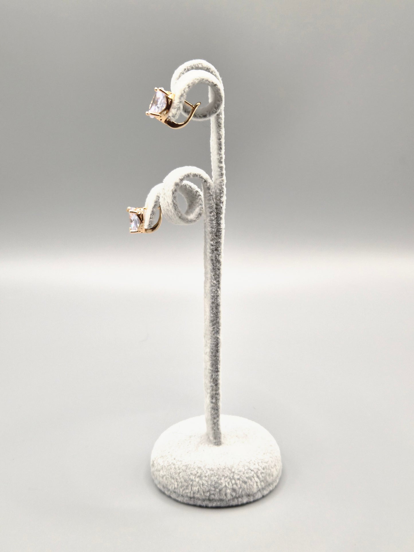 Gold Oval Claw Set Huggie Hoop Earrings