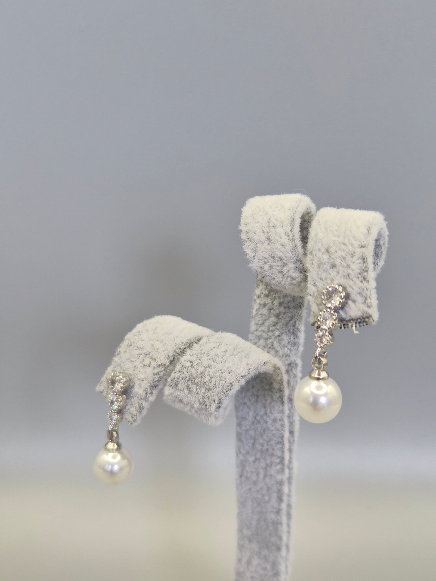 Round Brilliant Cut Cubic Zirconia & Pearl Drop Earrings