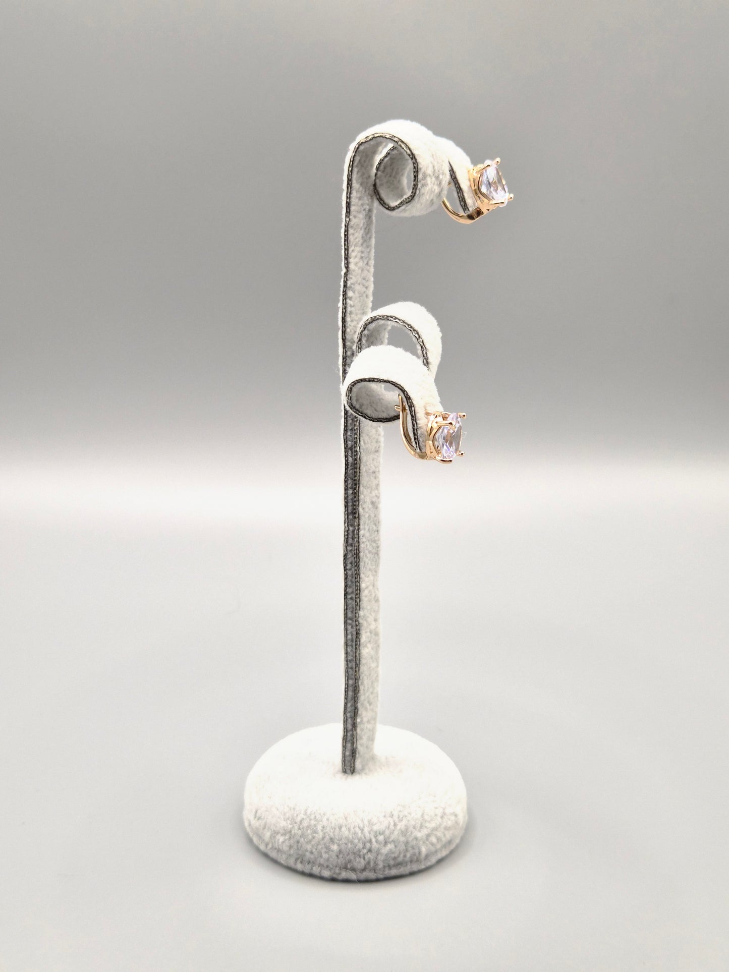 Gold Oval Claw Set Huggie Hoop Earrings