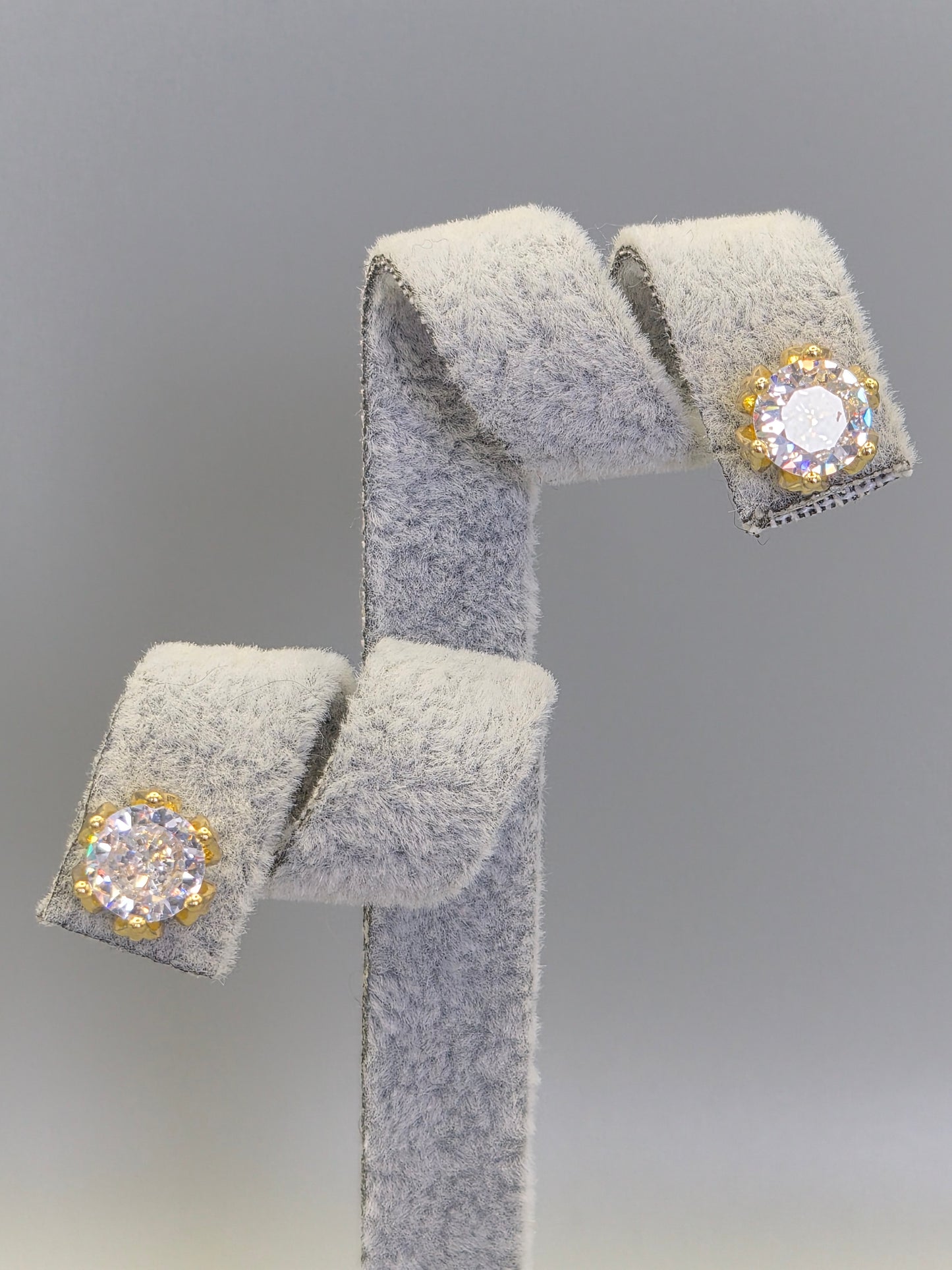 Round Brilliant Cut Cubic Zironia Claw Set Stud Earrings