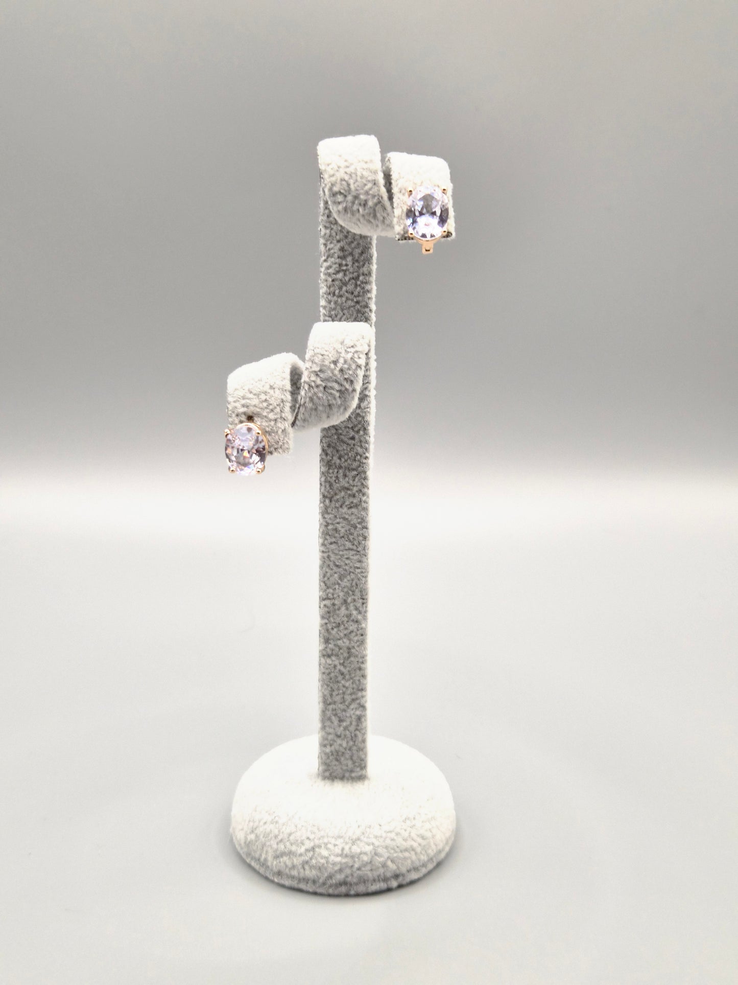 Gold Oval Claw Set Huggie Hoop Earrings