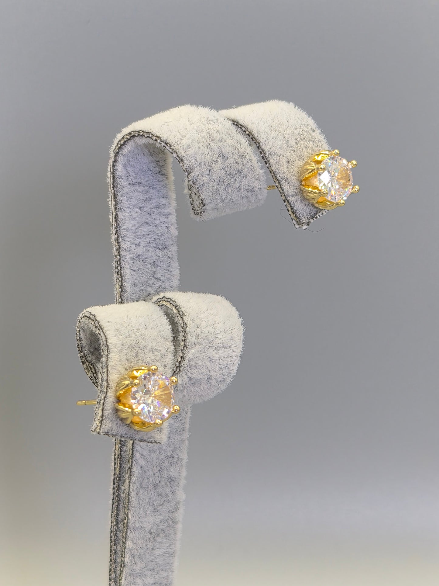 Round Brilliant Cut Cubic Zironia Claw Set Stud Earrings