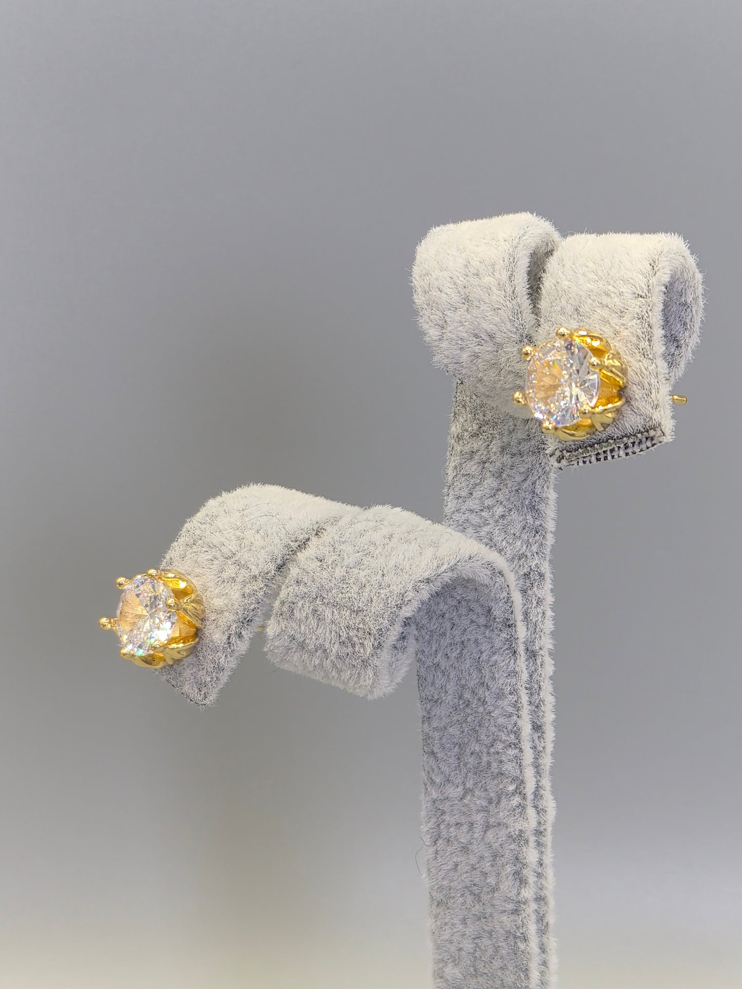 Round Brilliant Cut Cubic Zironia Claw Set Stud Earrings